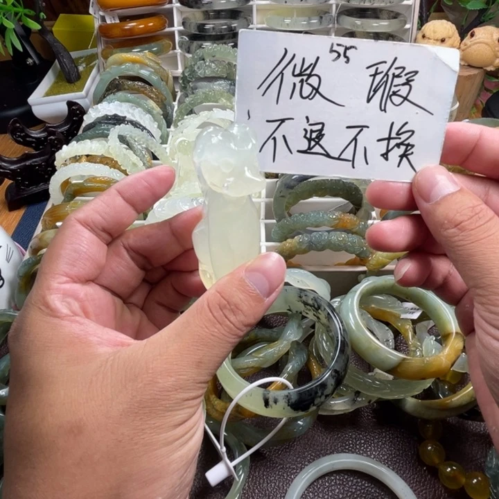 未镶嵌蛇纹石玉颈饰