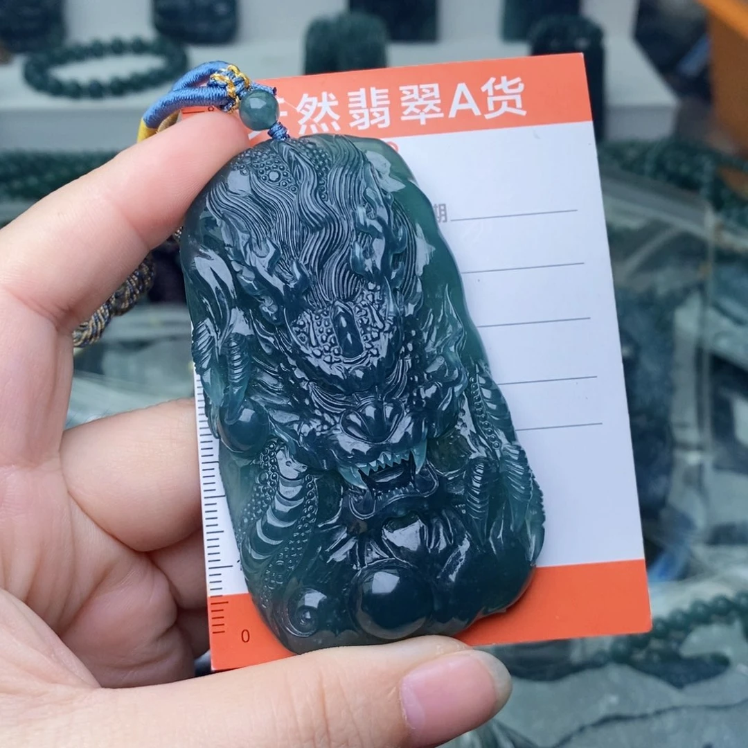 翡翠未镶嵌颈饰