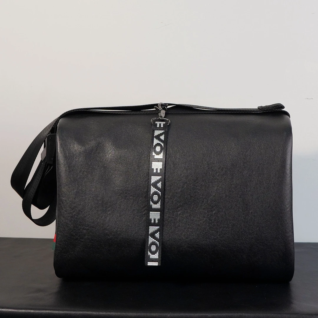 新款男包头层牛皮斜挎包大容量单肩黑色时尚