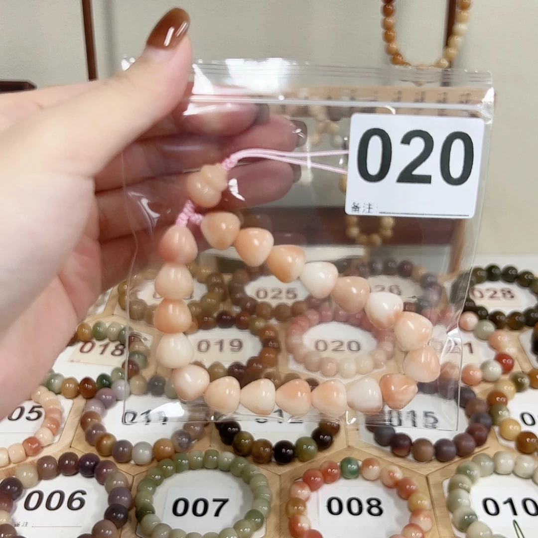 宏***发白玉菩提吊坠菩提