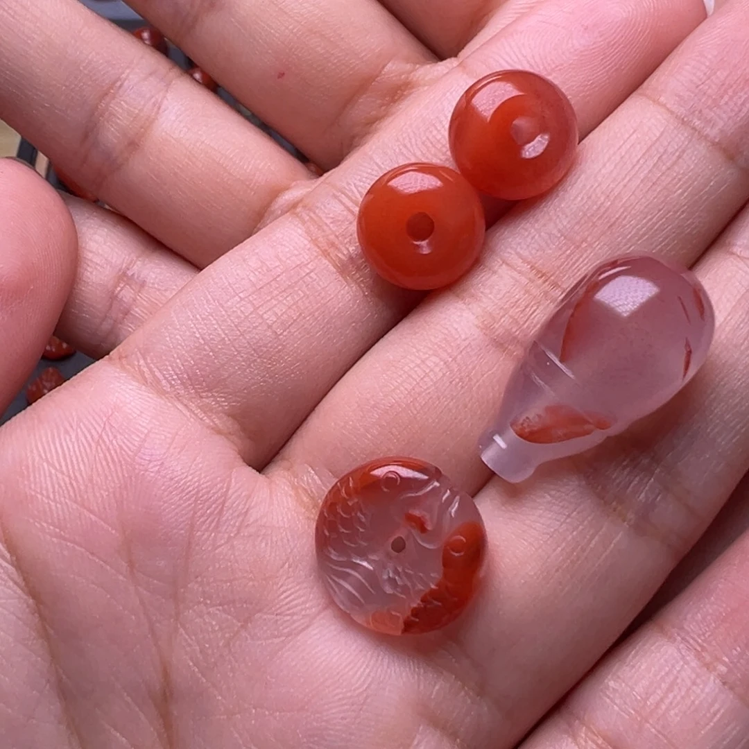 白***下南红玛瑙未镶嵌珠宝奇石