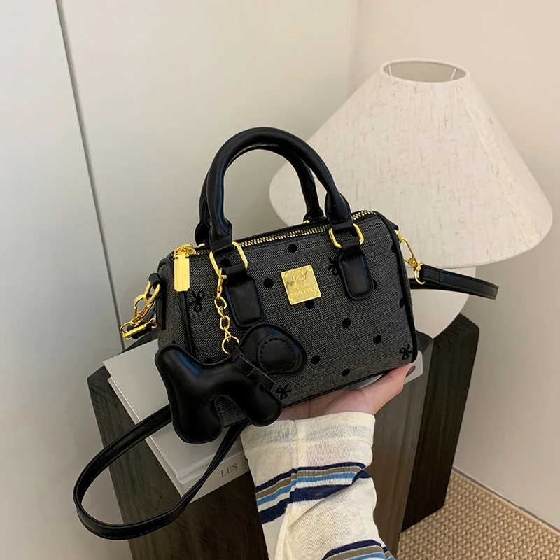 新款包包单肩款枕头包斜挎包耐磨网红小包包单肩