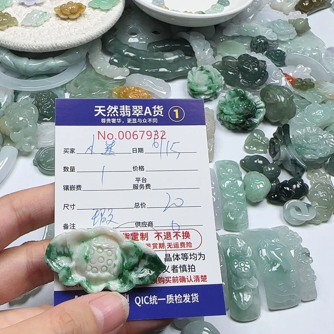 翡翠未镶嵌颈饰&****?