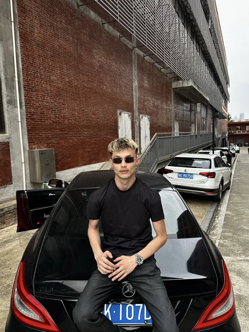 All black 修身正肩 T恤