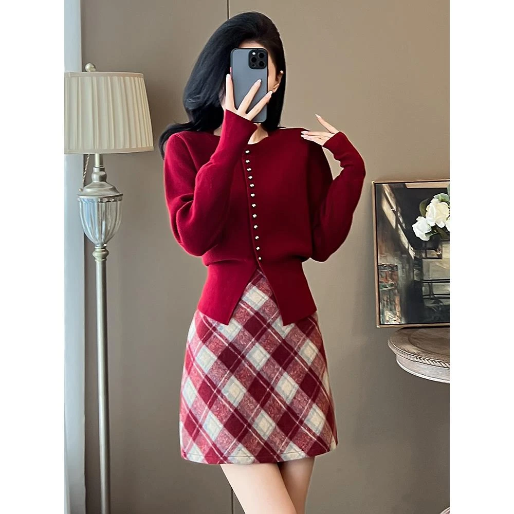 过年衣服套装女春季新款显瘦气质小个子穿搭红色针织衫短裙两件套
