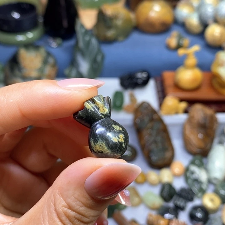 岫岩河磨玉（透闪石质玉）未镶嵌挂件
