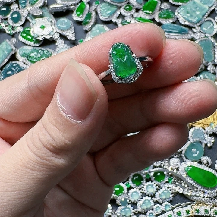 翡翠颈饰未镶嵌天然A货翡翠放漏