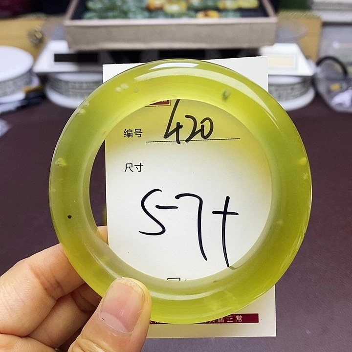 蛇纹石玉未镶嵌手镯