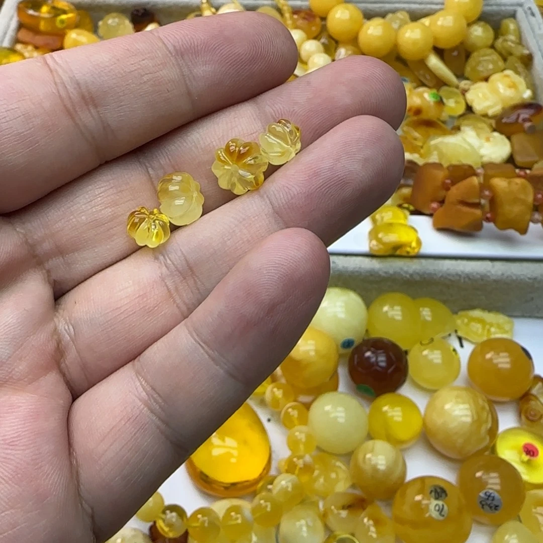 琥珀未镶嵌裸石1.15克一组