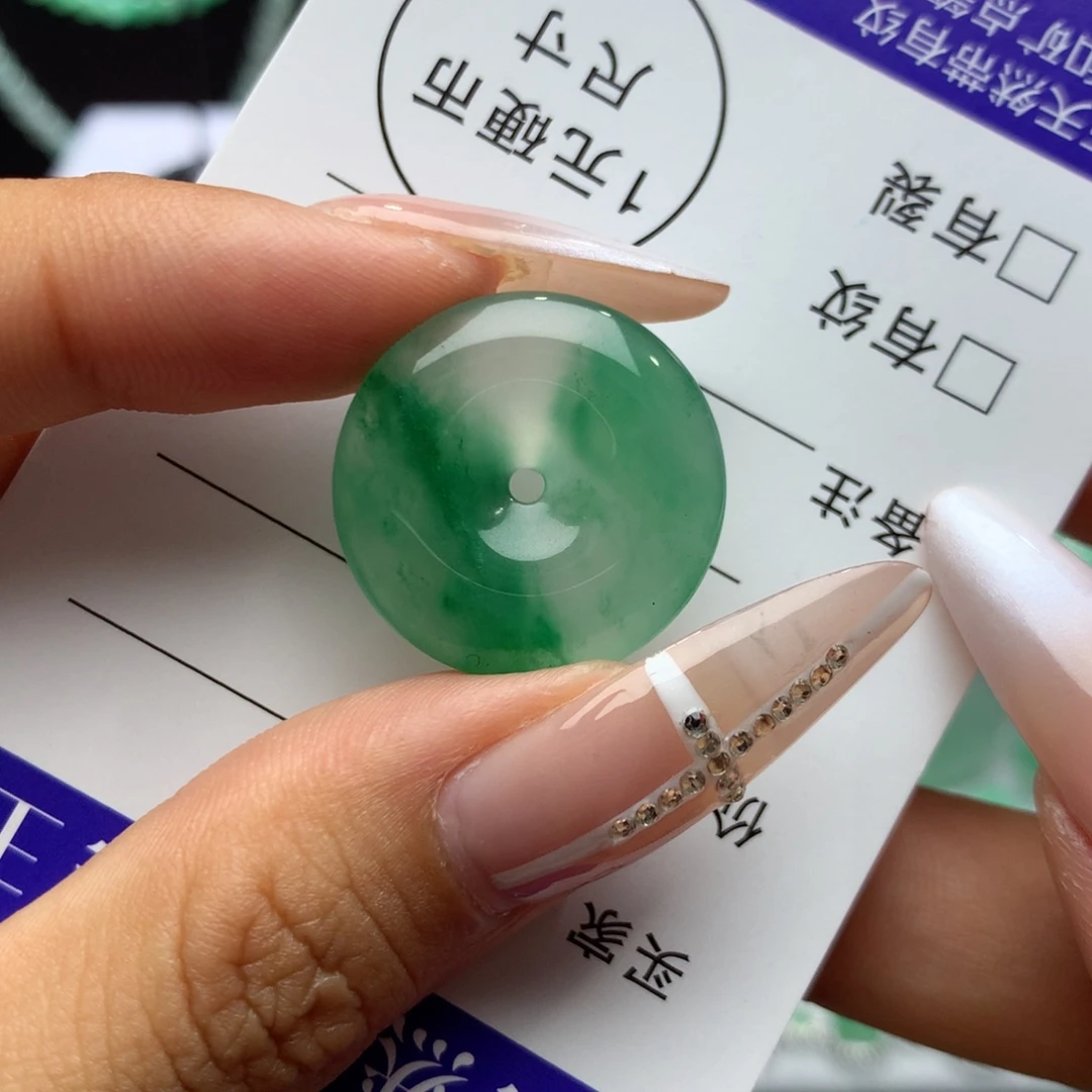 石英质玉（非洲翠）未镶嵌颈饰