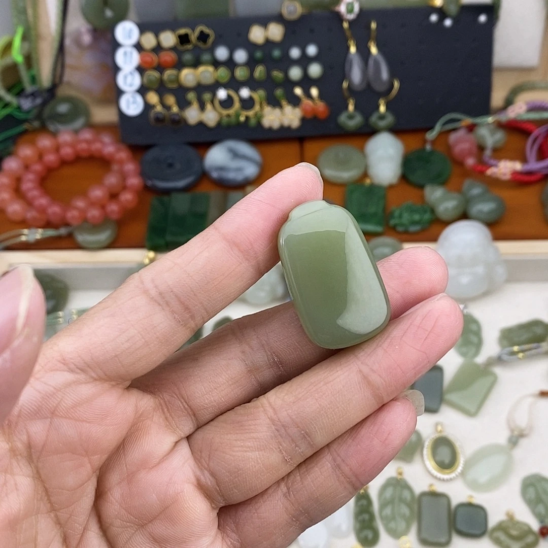 和田玉未镶嵌吊坠(不含链)