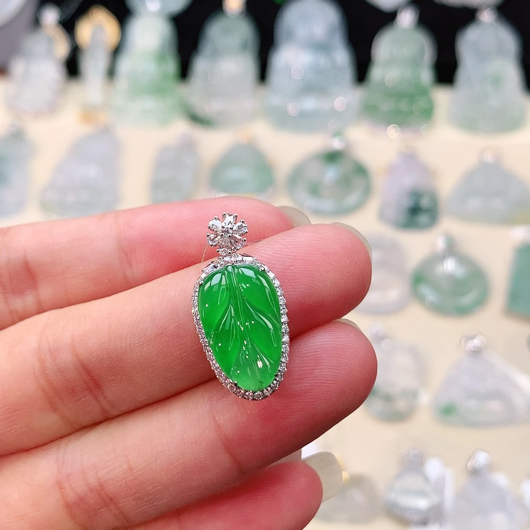 翡翠18K金镶嵌颈饰叶子