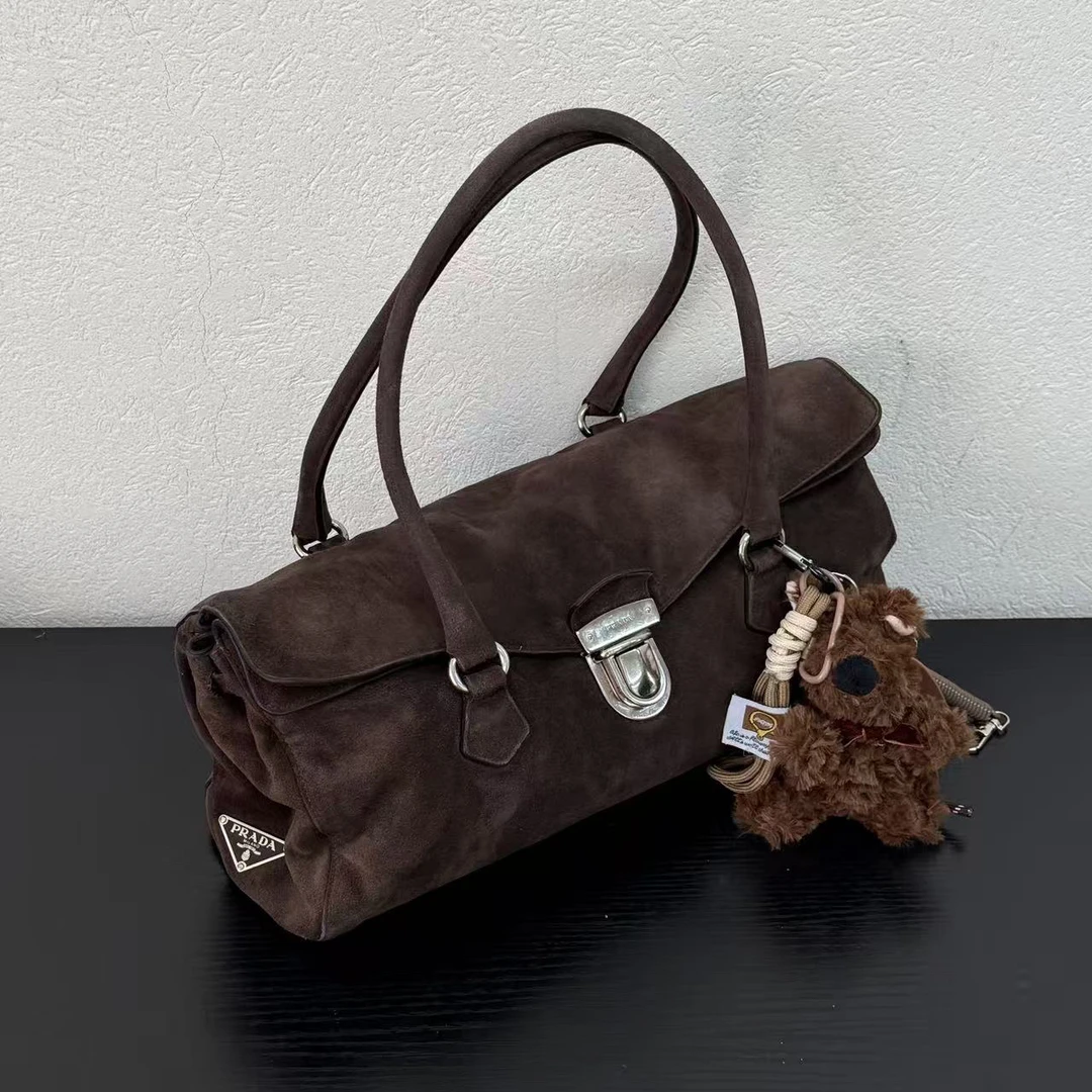 95新 Prada/普拉达 棕色侧标麂皮shoulder单肩包