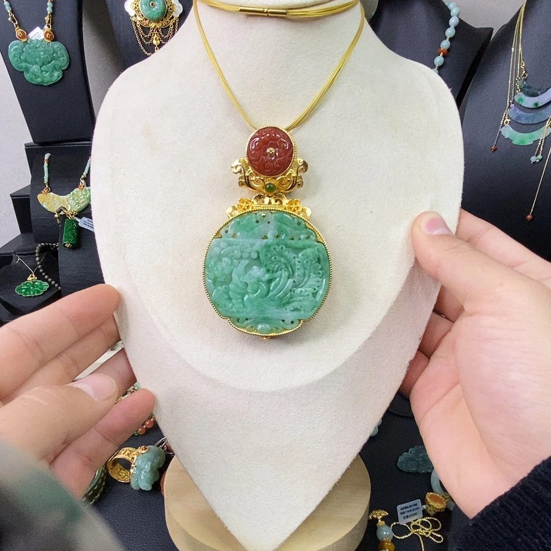 颈饰未镶嵌翡翠吊坠