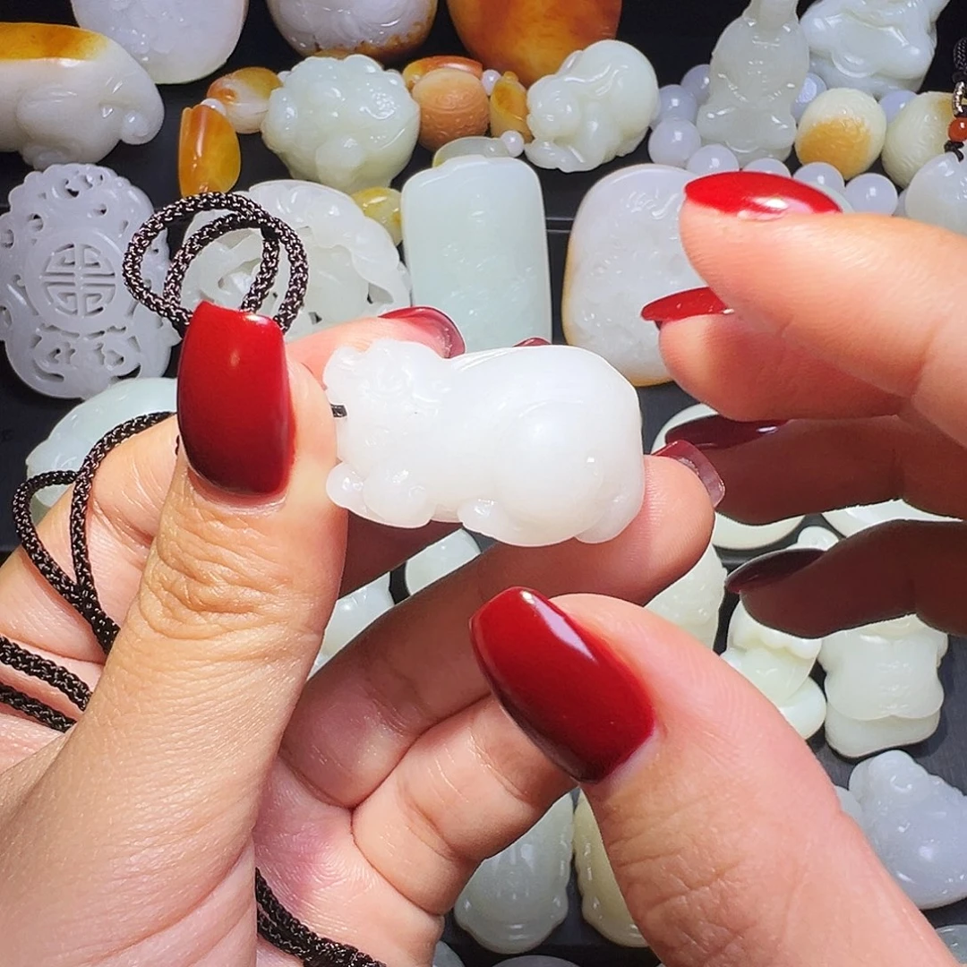 随***缘和田玉未镶嵌颈饰