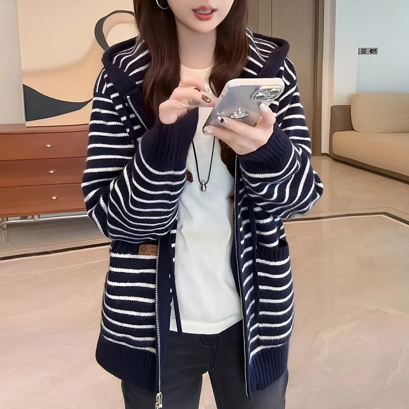 2025春秋季新款女士连帽条纹毛针织开衫松弛感独特绝美外套上衣服
