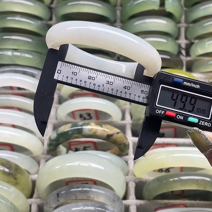 蛇纹石玉未镶嵌手镯54