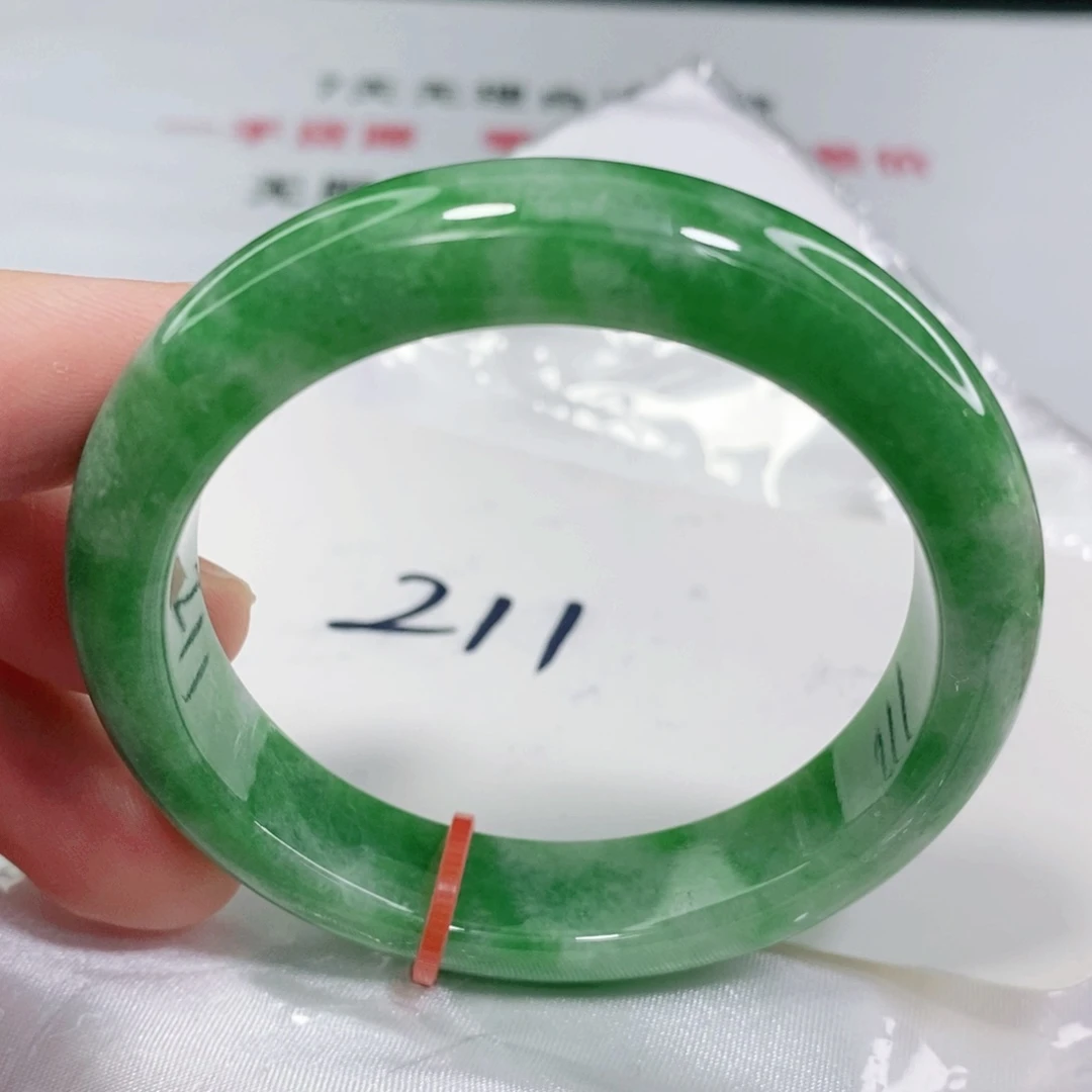 翡翠手镯未镶嵌51.7圈口