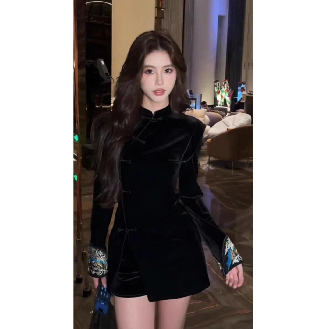 新中式气质高级丝绒刺绣连衣裙女装秋冬新款修身裙子短裤国风套装