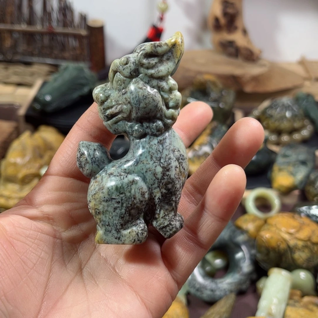 岫岩河磨玉（透闪石质玉）把件未镶嵌山***容