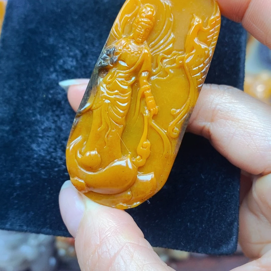 未镶嵌石英质玉（黄龙玉）颈饰