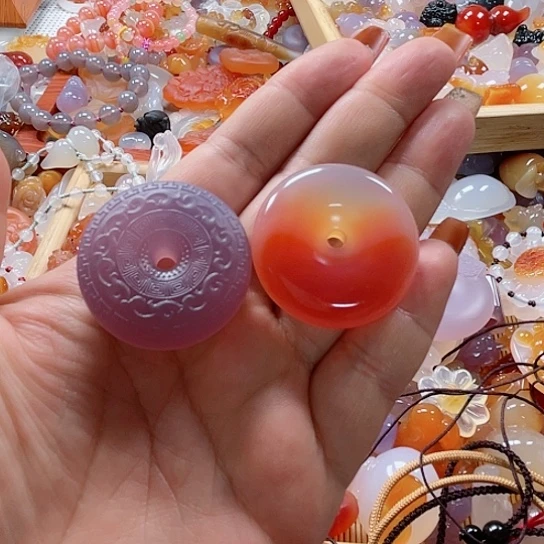 玛瑙/玉髓吊坠(赠链)未镶嵌吐****面