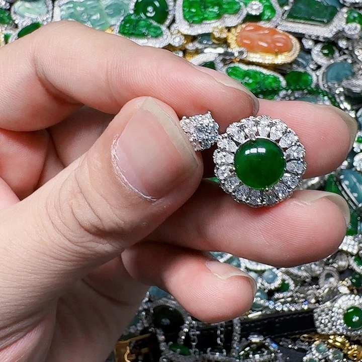 翡翠颈饰未镶嵌天然A货翡翠放漏