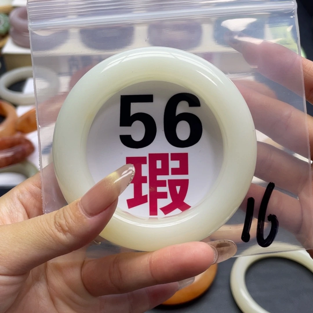 未镶嵌手镯石英质玉