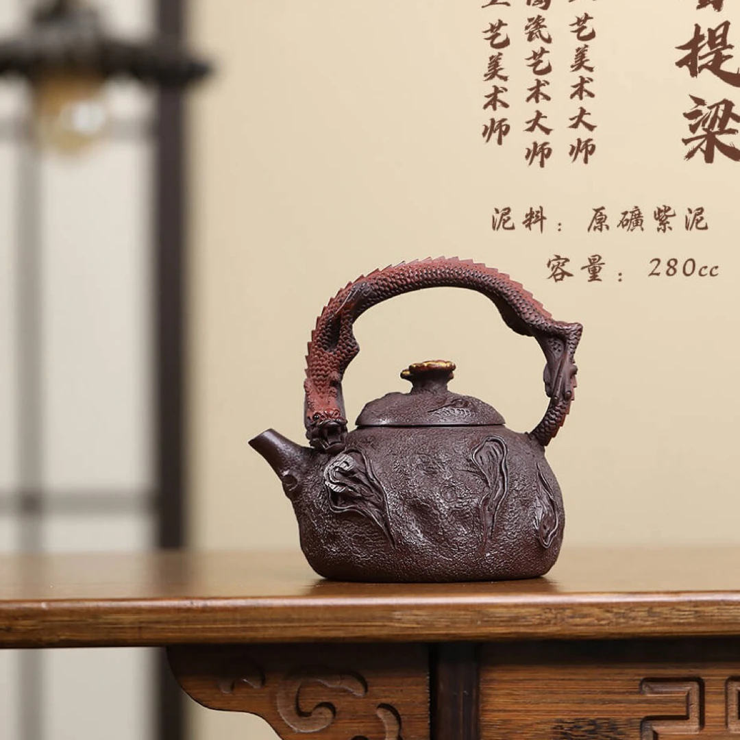 独具匠心手工打造的龙提梁壶