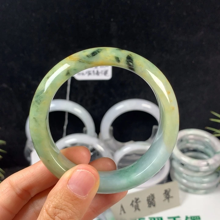 翡翠未镶嵌手镯50号。 55圈