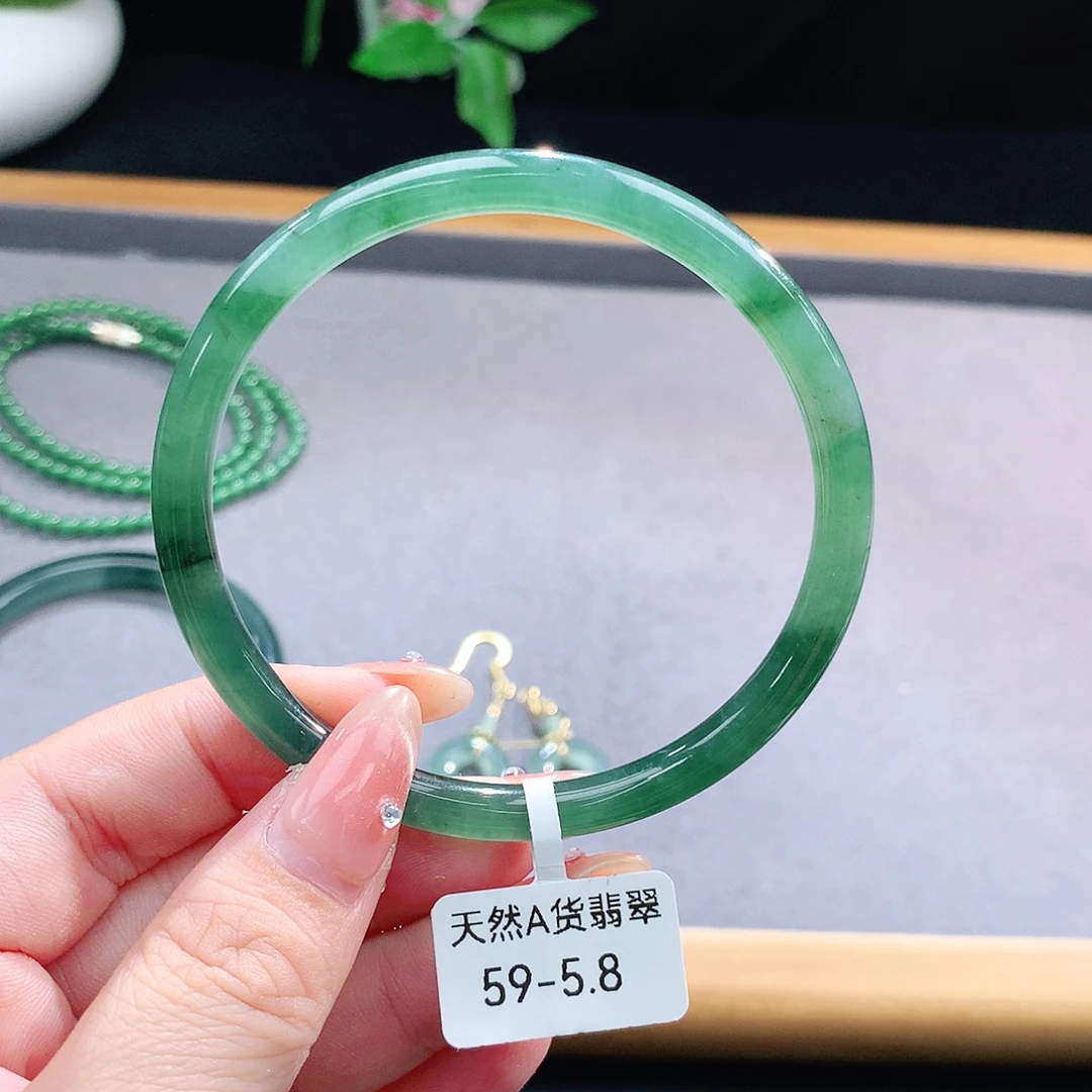 未镶嵌手镯（圆镯）翡翠