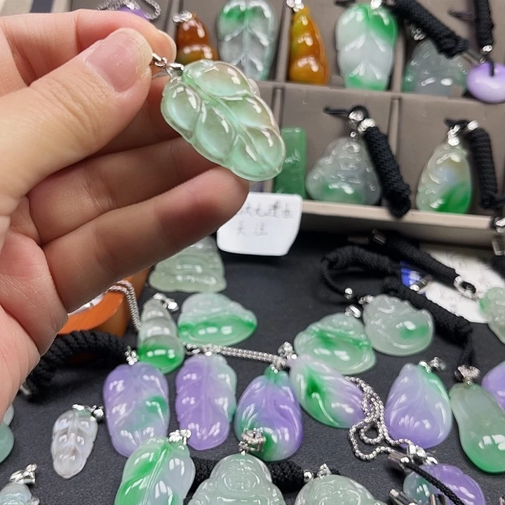 翡翠未镶嵌颈饰叶子