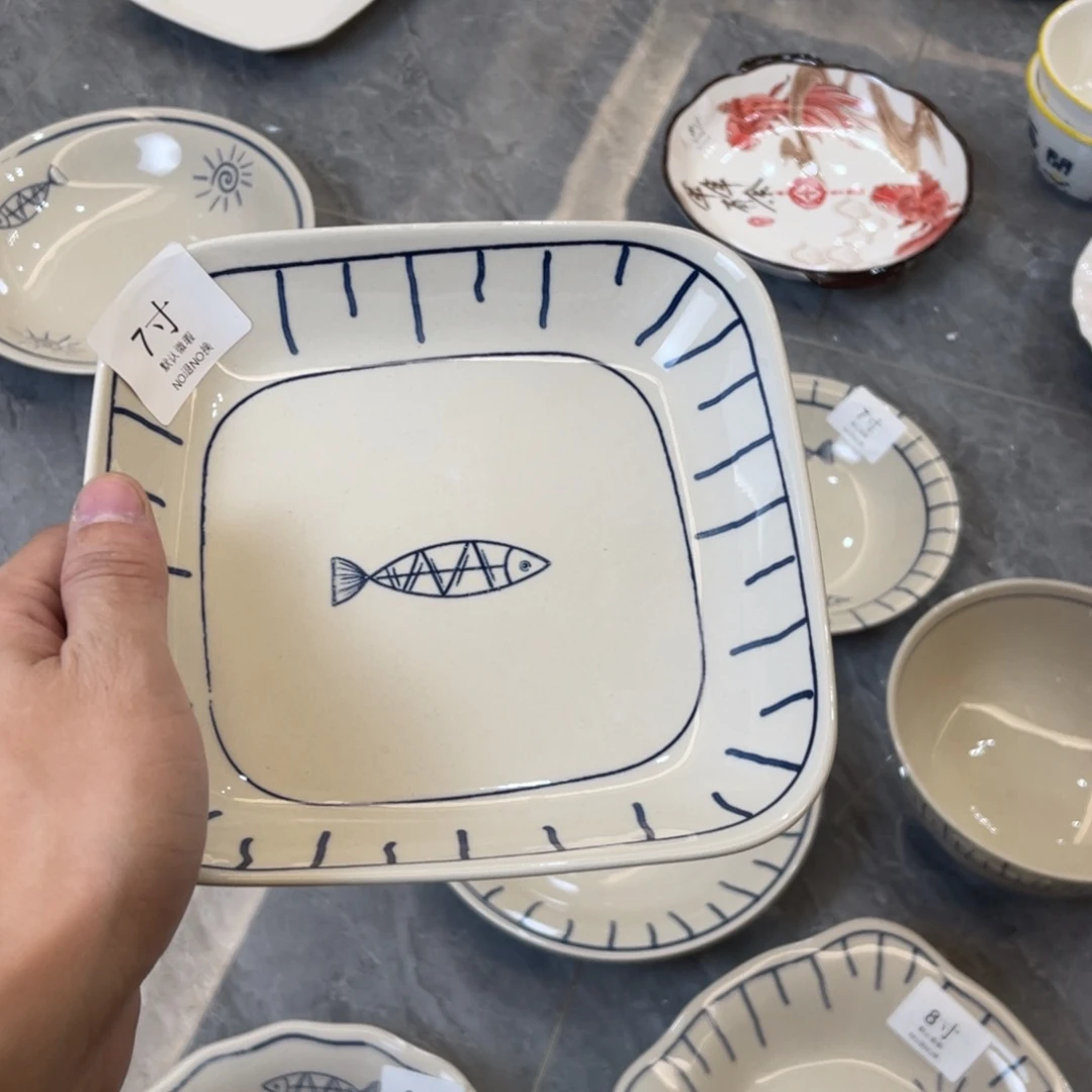 陶瓷微瑕餐具介意勿拍，满18飞！