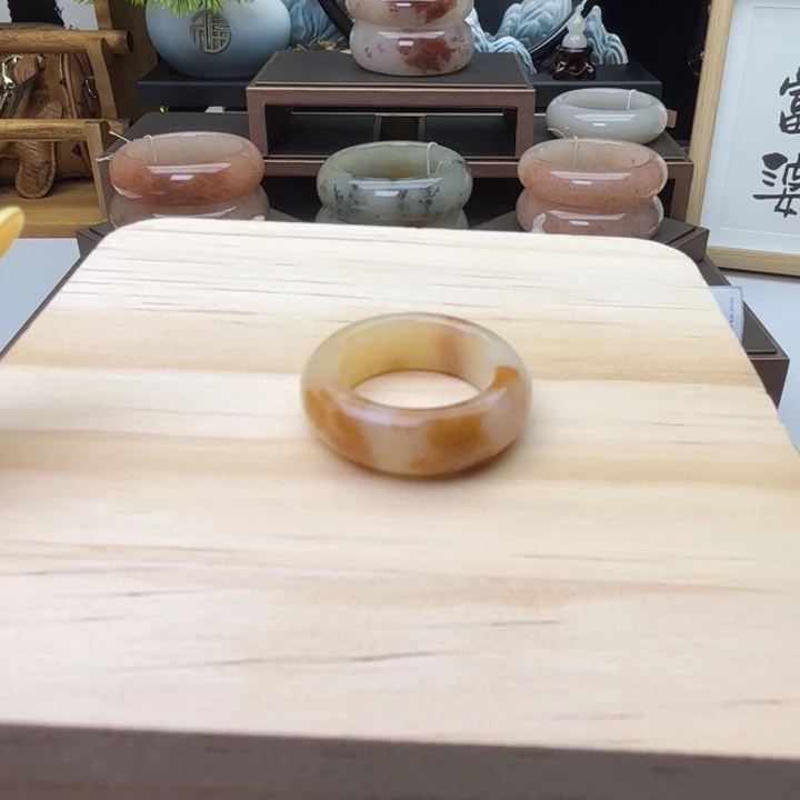 清***语石英质玉未镶嵌手镯