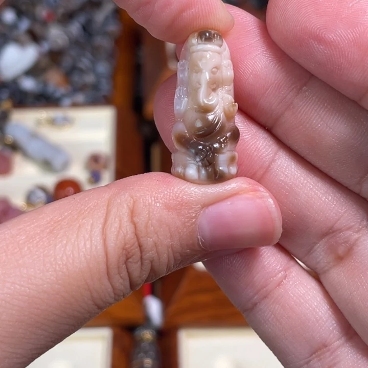 玛瑙/玉髓未镶嵌颈饰102象神