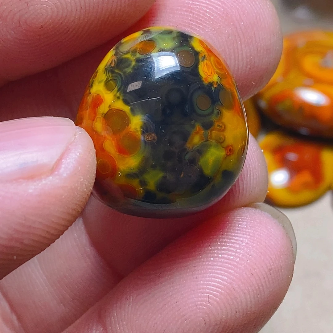 未镶嵌颈饰玛瑙/玉髓鹰**说