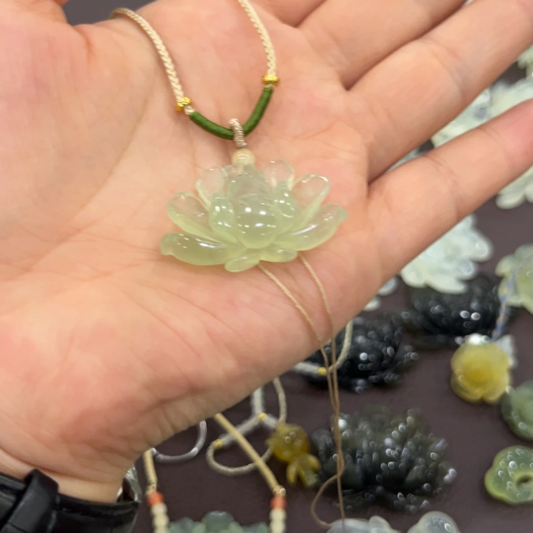 蛇纹石玉未镶嵌吊坠
