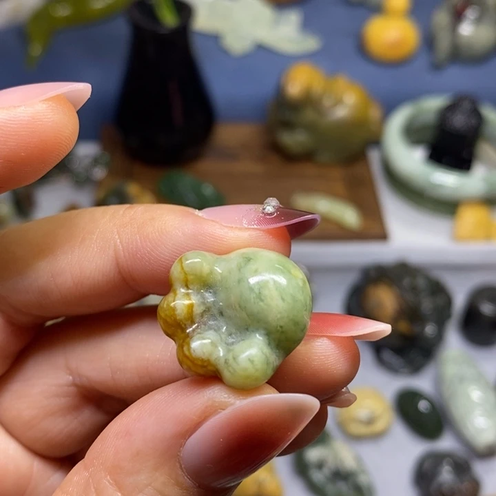 蛇纹石玉未镶嵌花玉