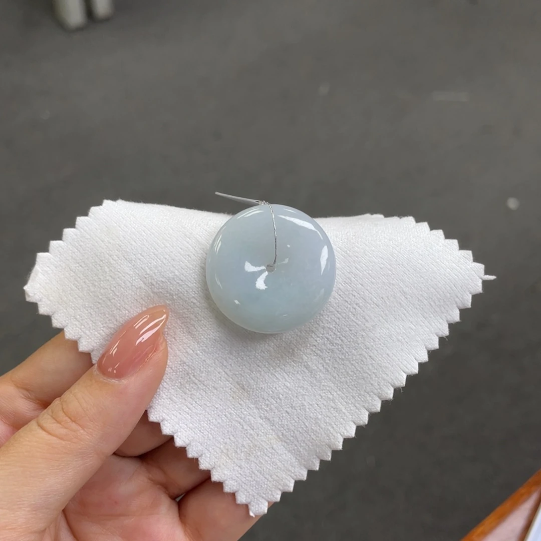 翡翠颈饰未镶嵌平安扣