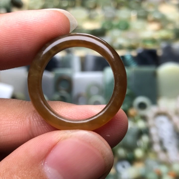 和田玉颈饰未镶嵌吃****！