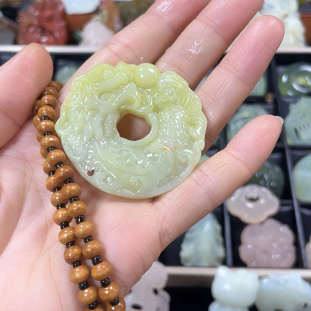 蛇纹石玉颈饰未镶嵌