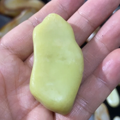 未镶嵌和田玉（糖玉）车挂
