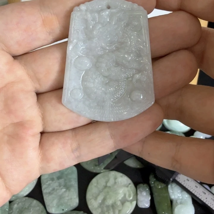 翡翠挂件未镶嵌翡翠