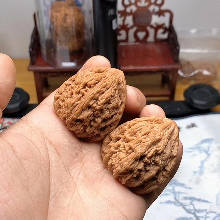 文玩核桃把件攀**峰虎头王