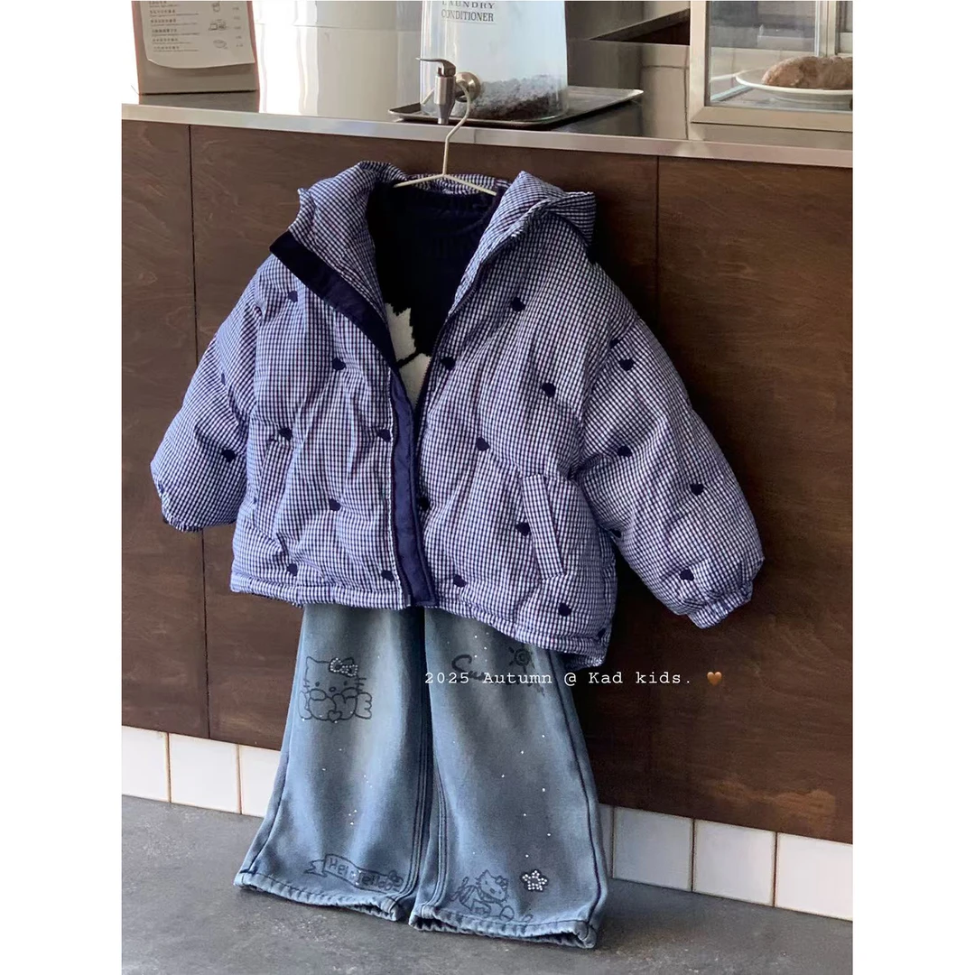 V5342-爱心小格子棉衣+V5302-小狗毛衣+v5347-烫钻KT牛仔裤