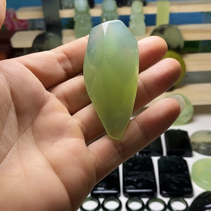 岫玉未镶嵌手把件