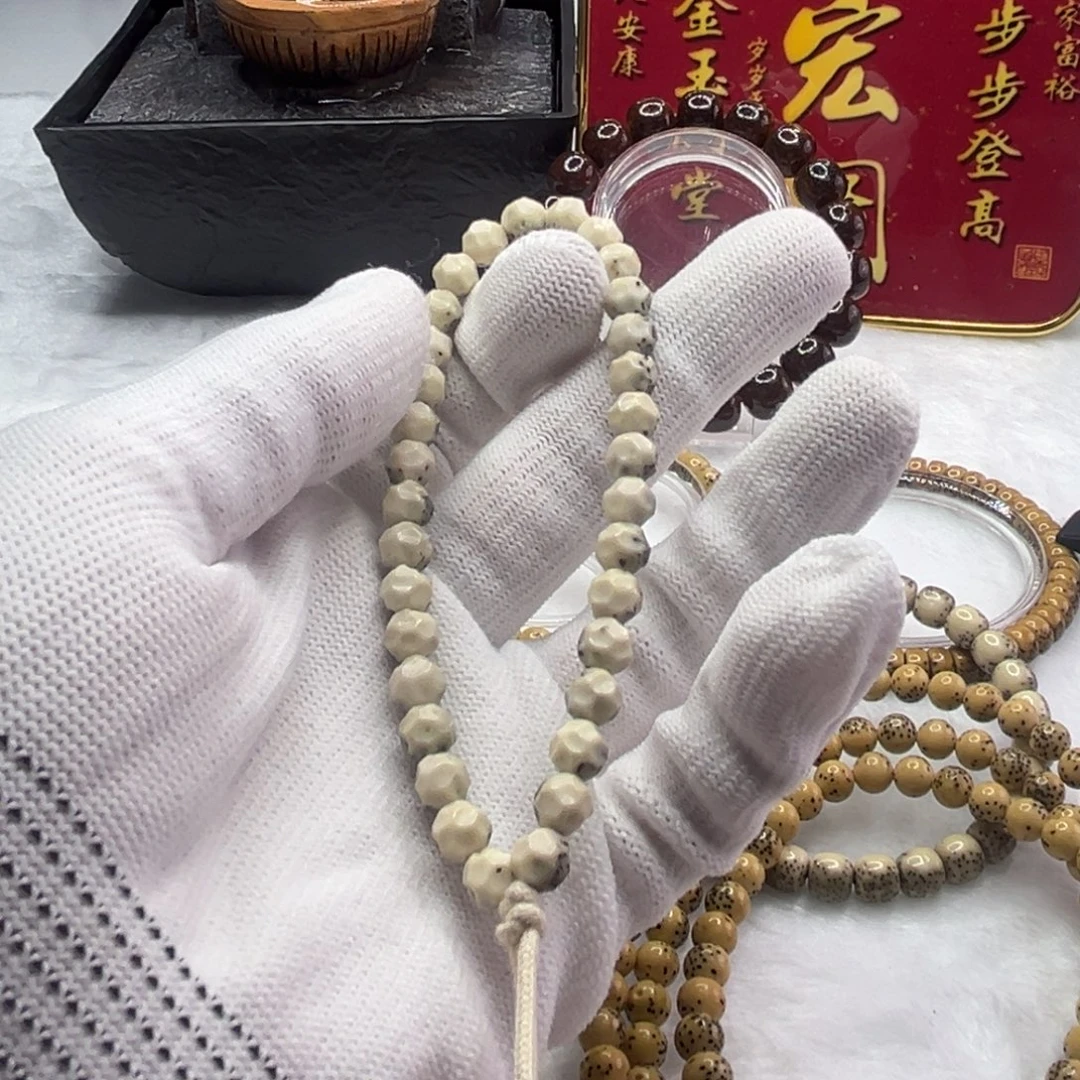 L***…星月菩提手串手持