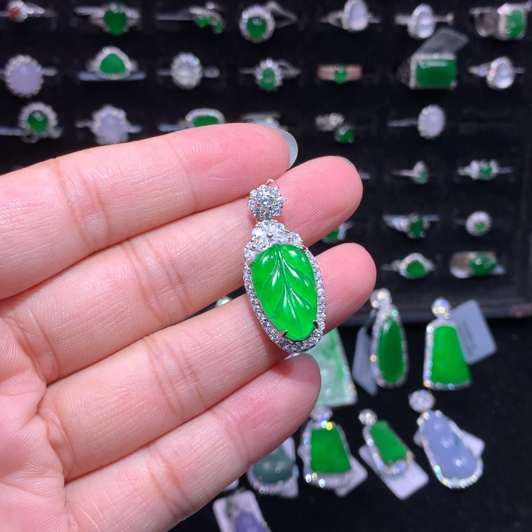 翡翠银S925镶嵌颈饰翡翠