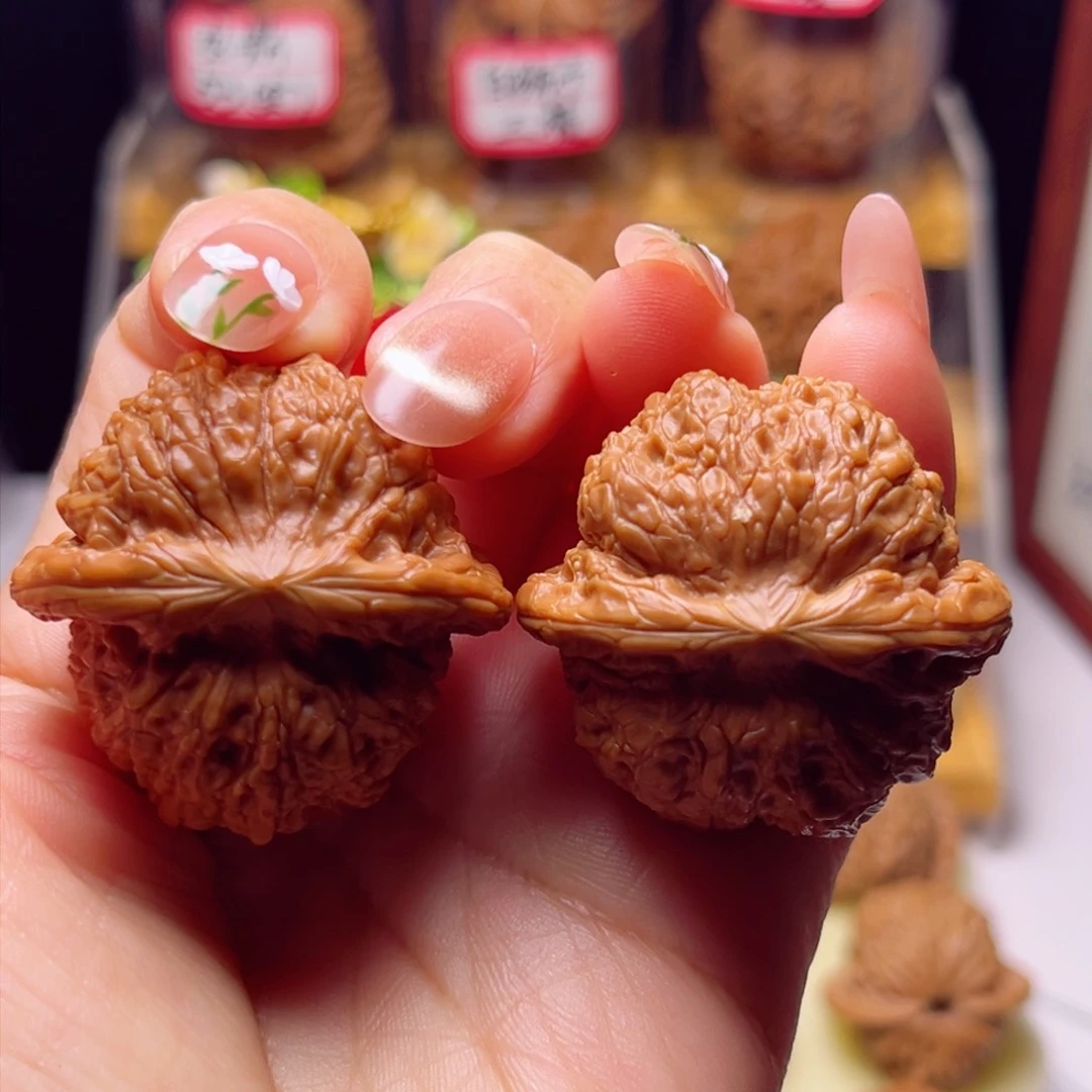 文玩核桃吊坠39尺血麒麟