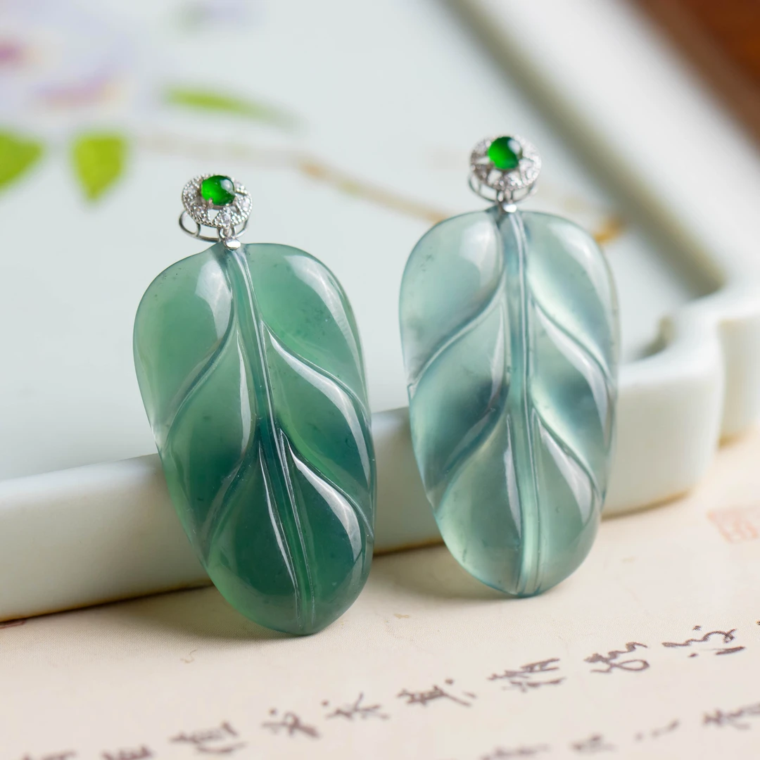 18K金镶嵌翡翠叶子吊坠不含链（多样性发货 发其一）